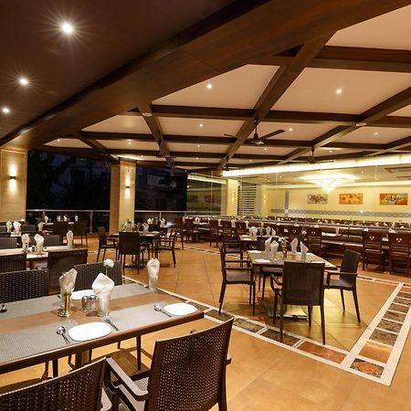 Hotel Ayodhya Kolhapur Exteriör bild
