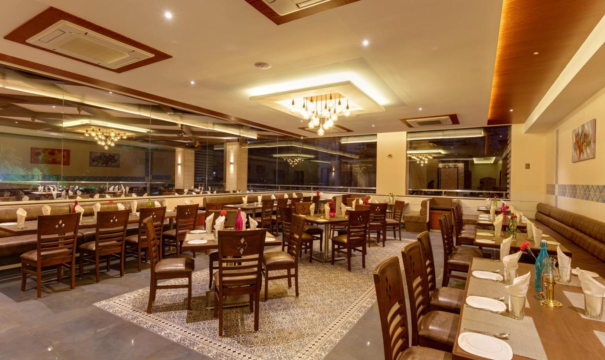 Hotel Ayodhya Kolhapur Exteriör bild
