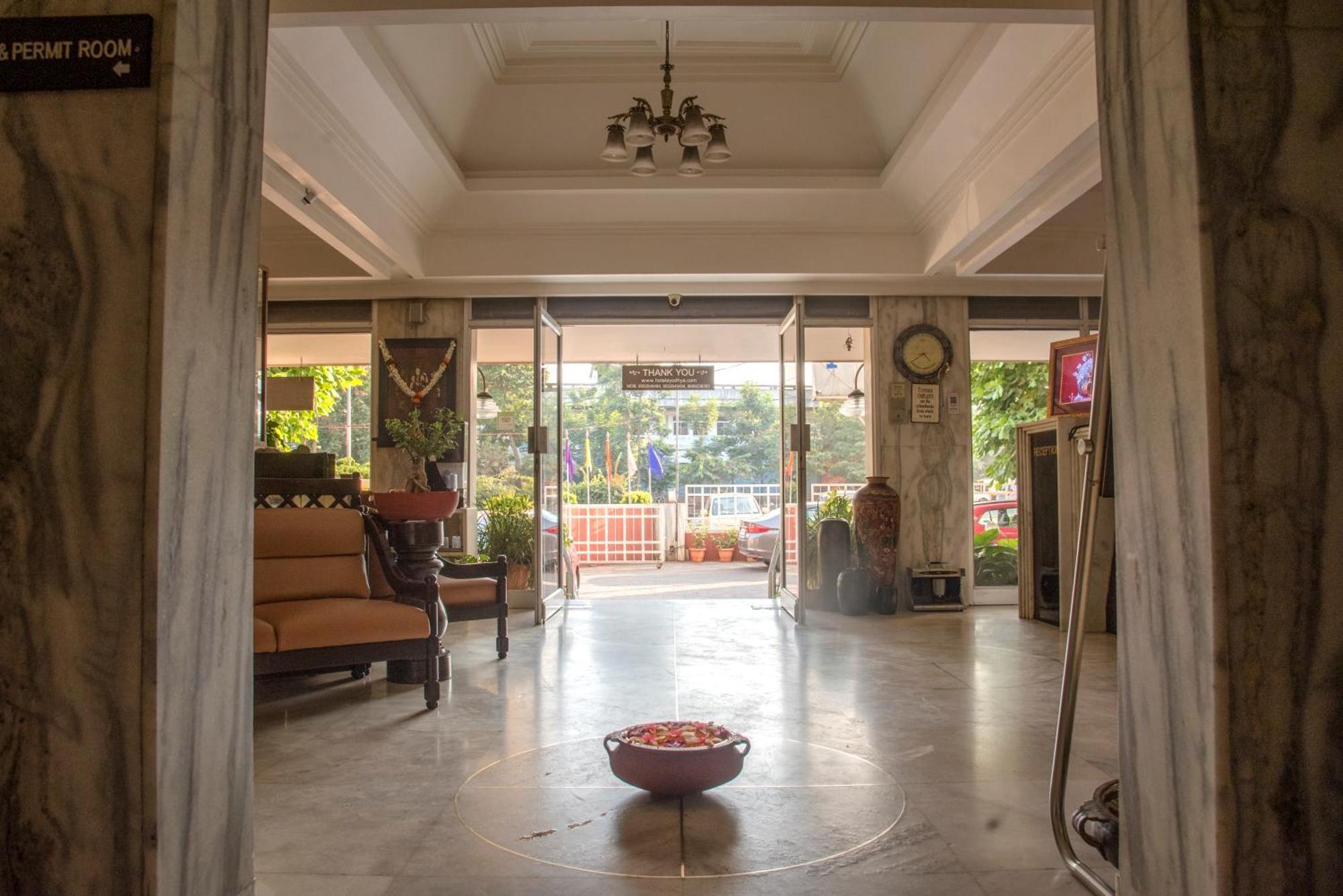 Hotel Ayodhya Kolhapur Exteriör bild