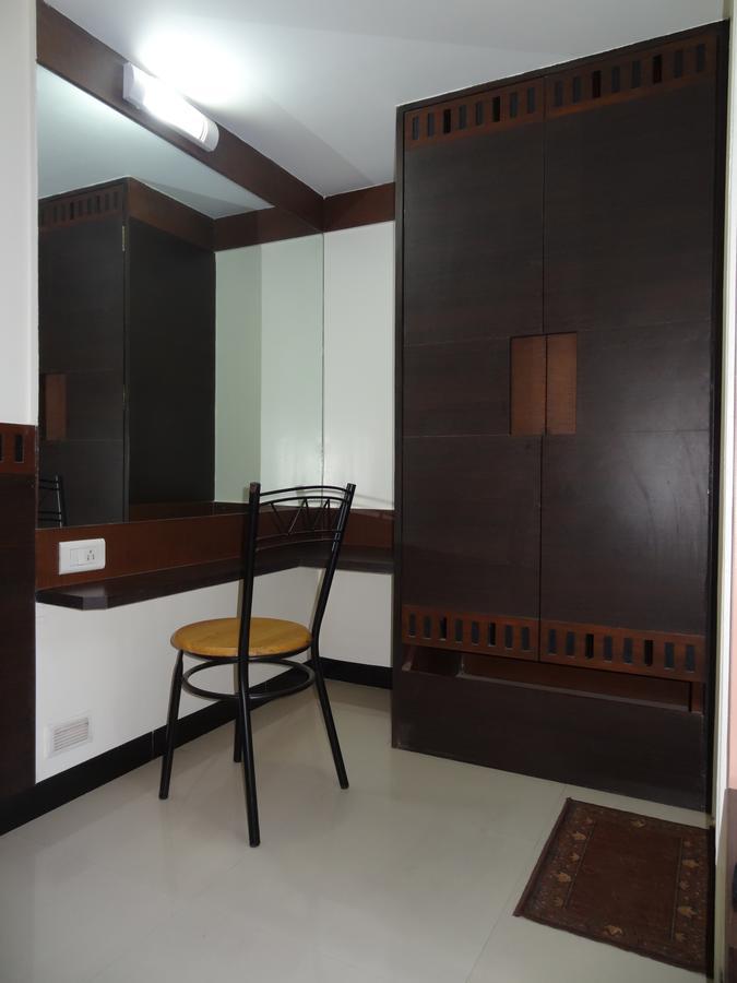 Hotel Ayodhya Kolhapur Exteriör bild