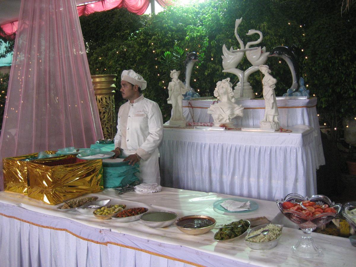 Hotel Ayodhya Kolhapur Exteriör bild