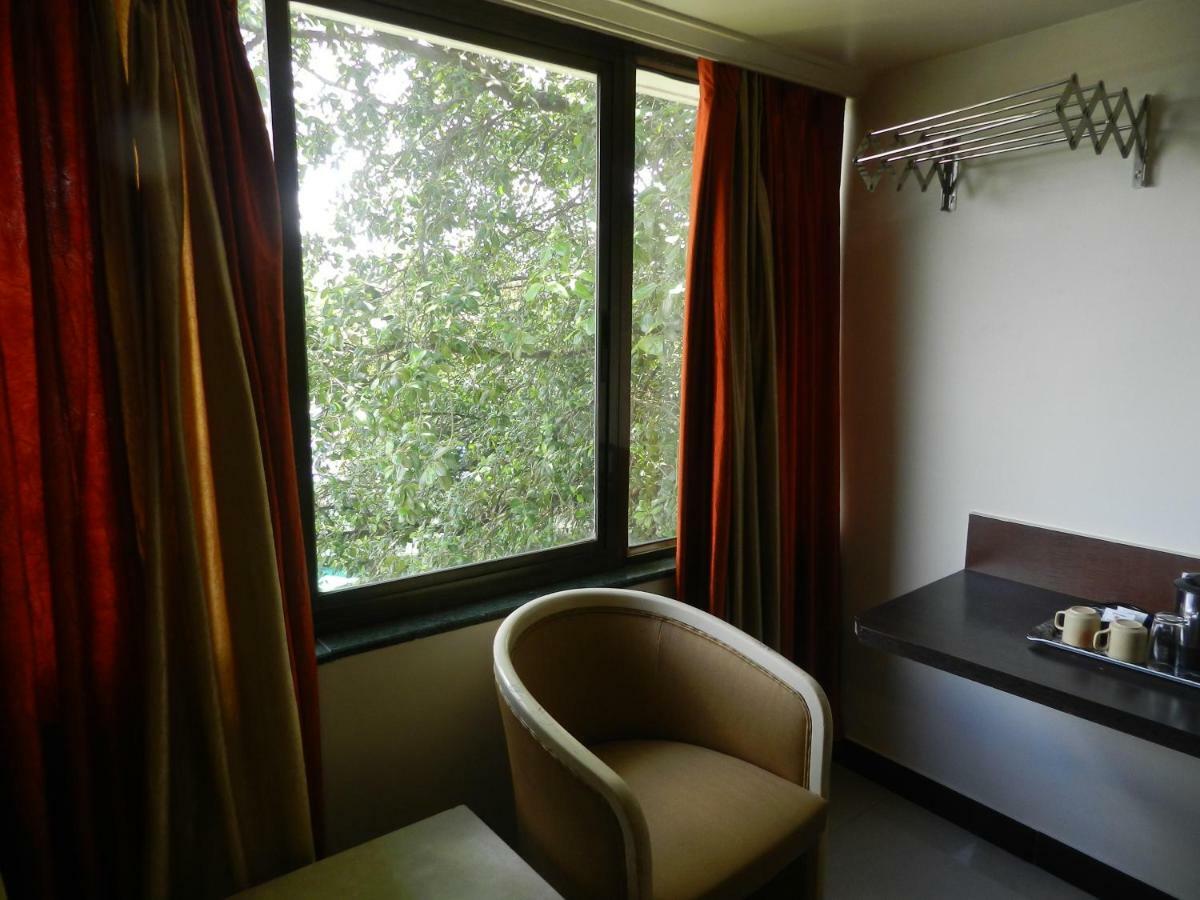 Hotel Ayodhya Kolhapur Exteriör bild